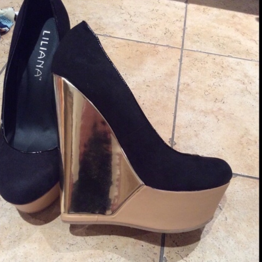 Black Wedges